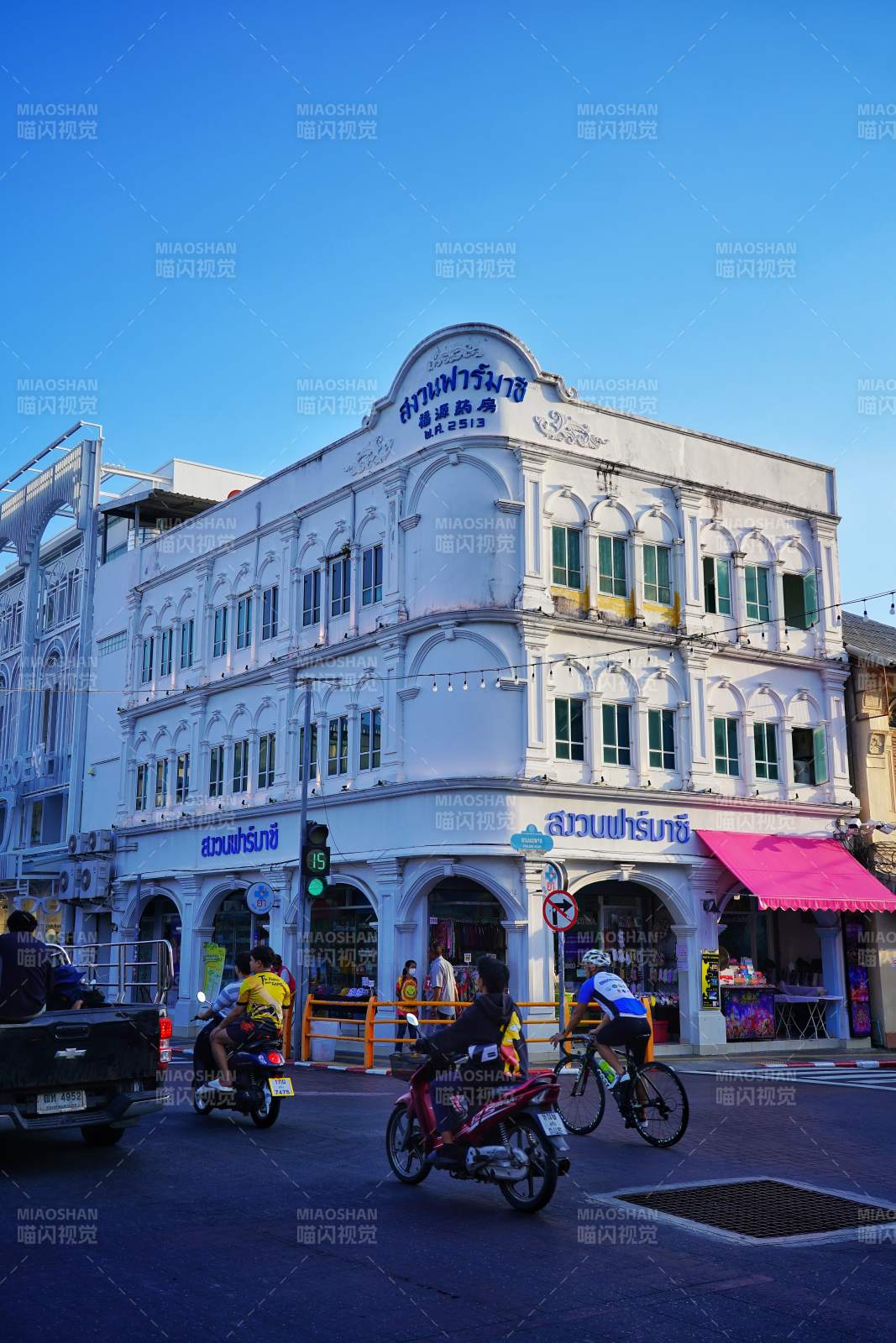 普吉岛街角老建筑风情图片