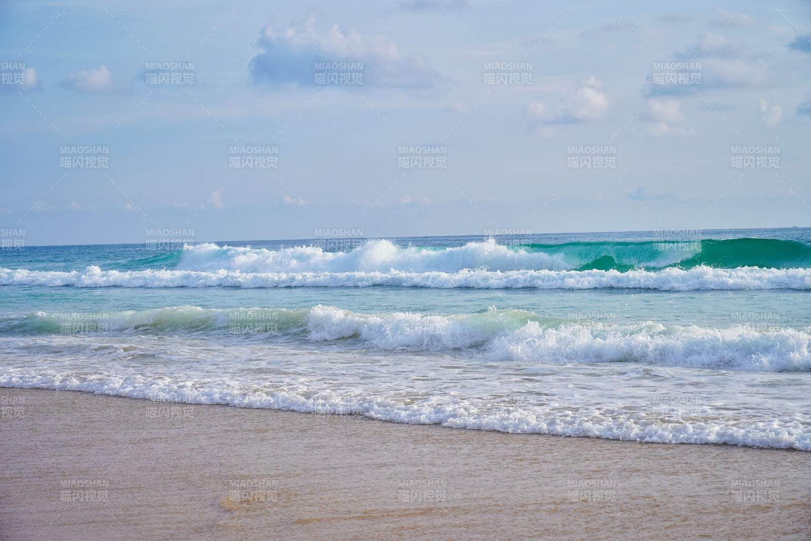 普吉岛碧海蓝天沙滩浪图片