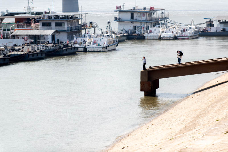 码头边的宁静时光图片