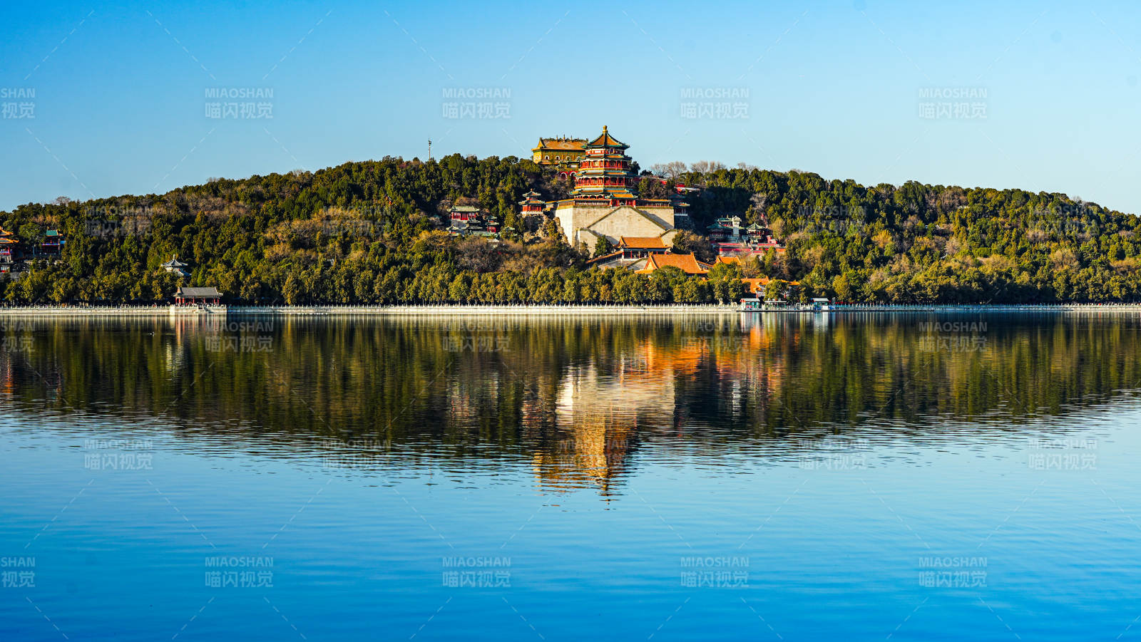颐和园湖光山色映佛香阁图片