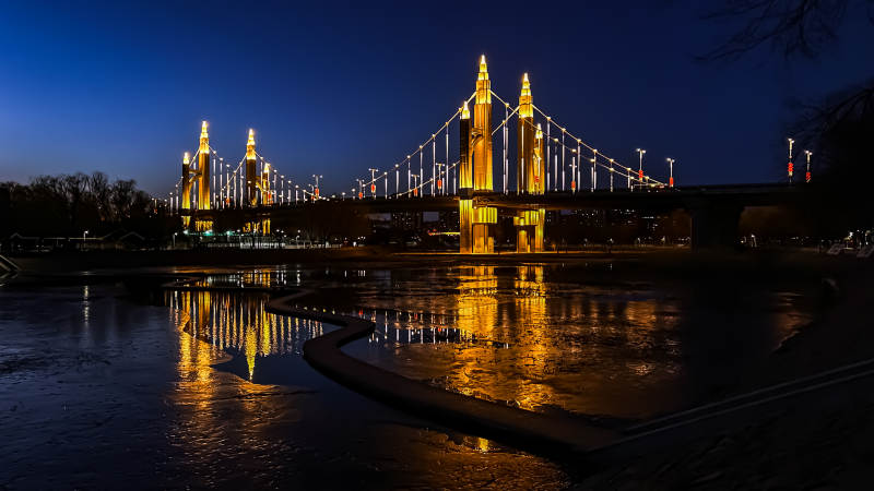 北京昌平南环大桥夜桥倒影图片