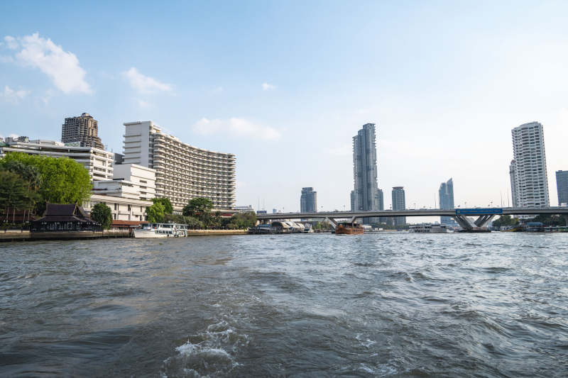 城市河畔风光图片