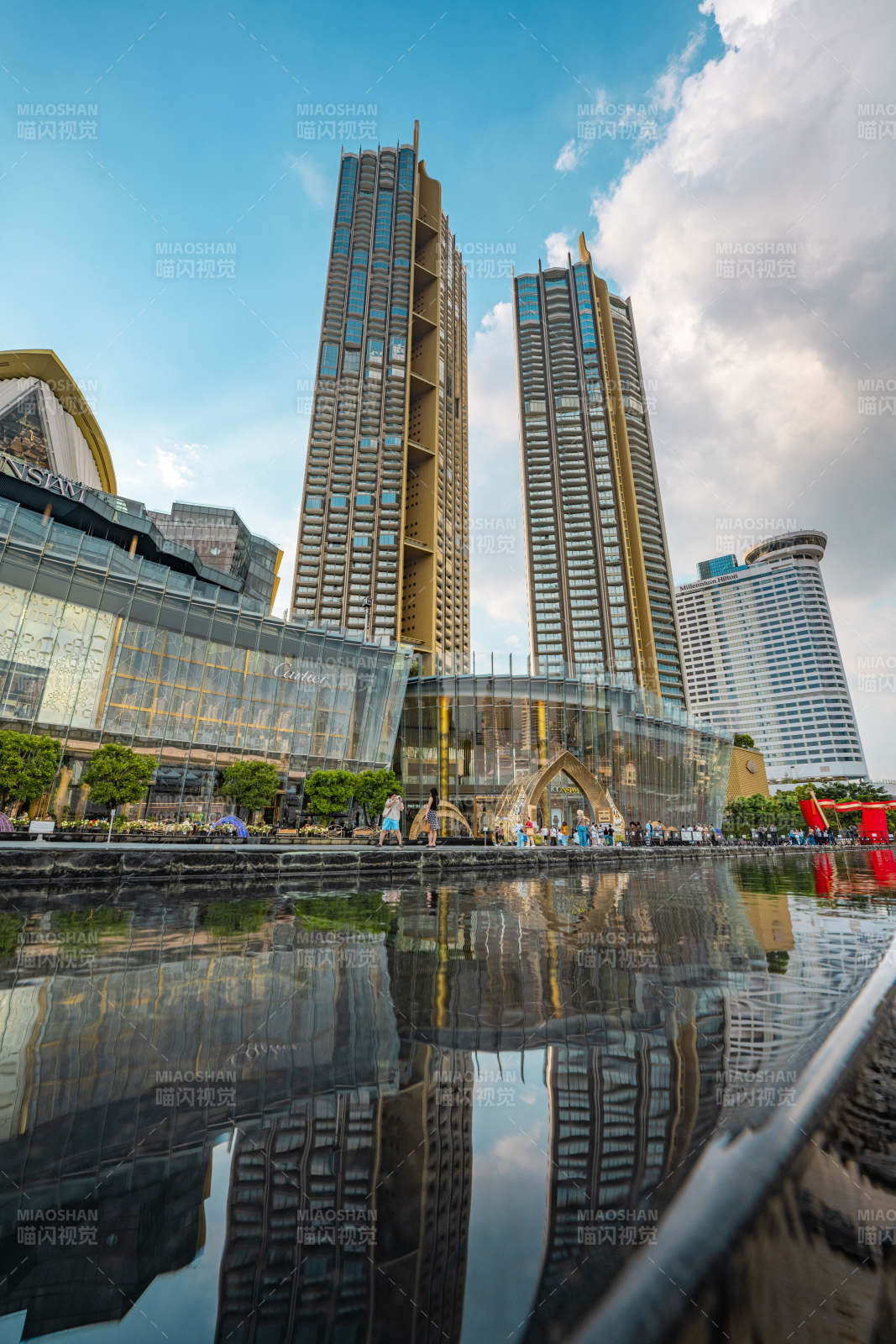 城市天际线倒影图片