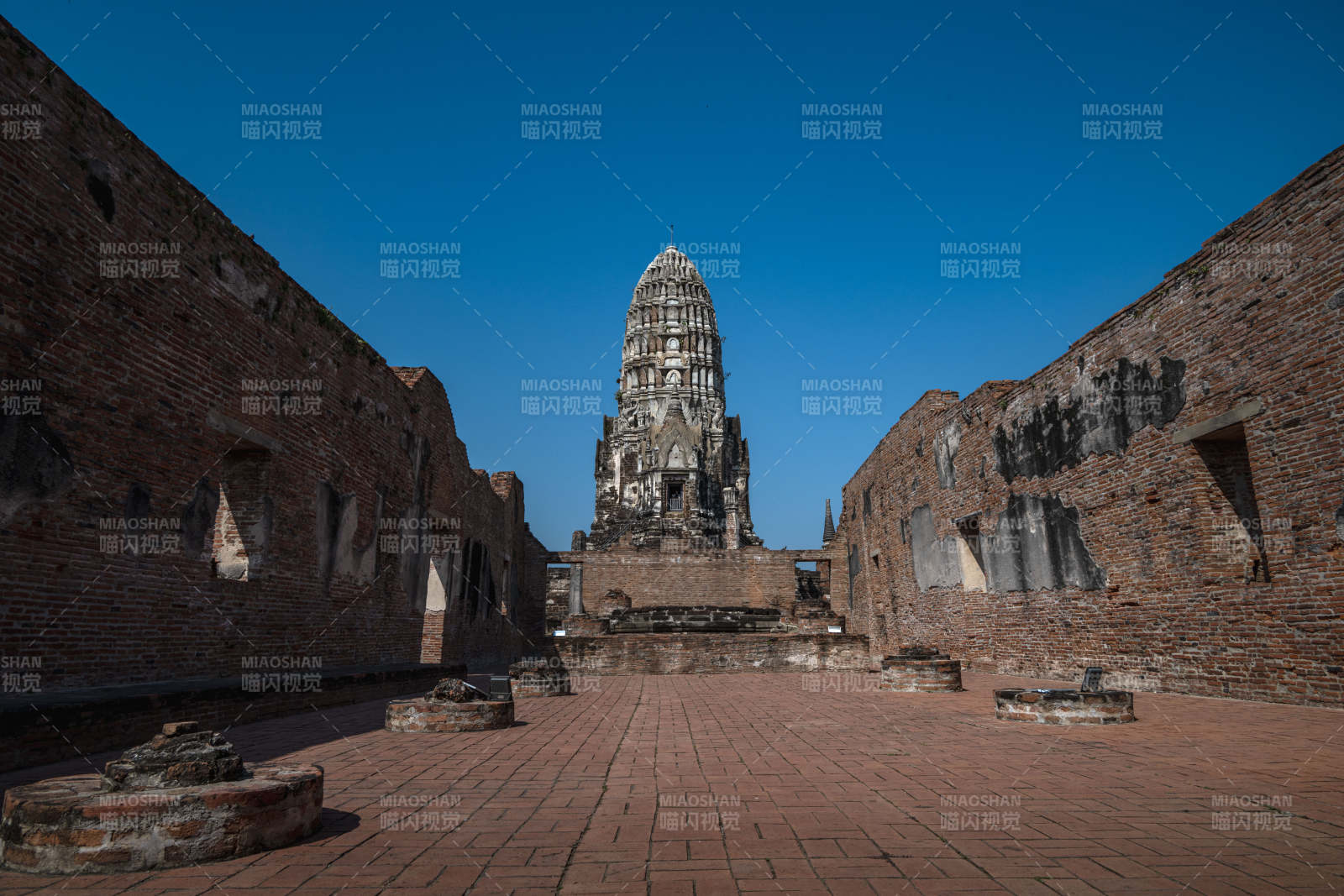 古塔遗迹静谧景图片