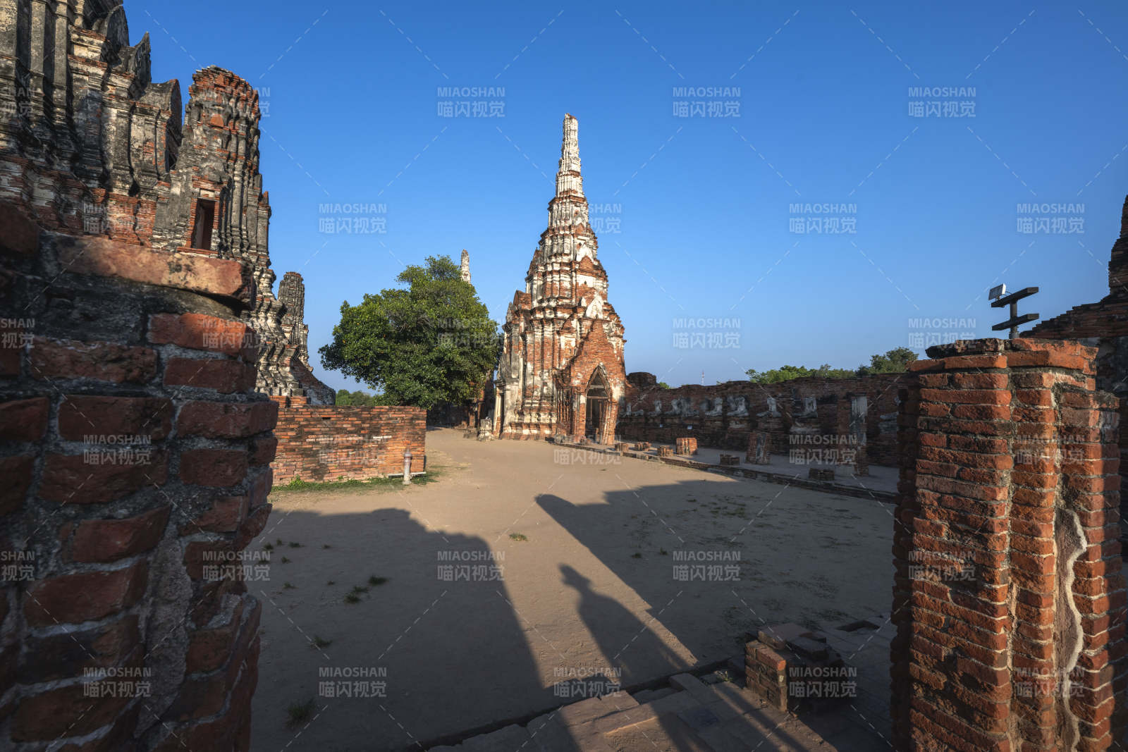 古寺遗迹静谧景图片