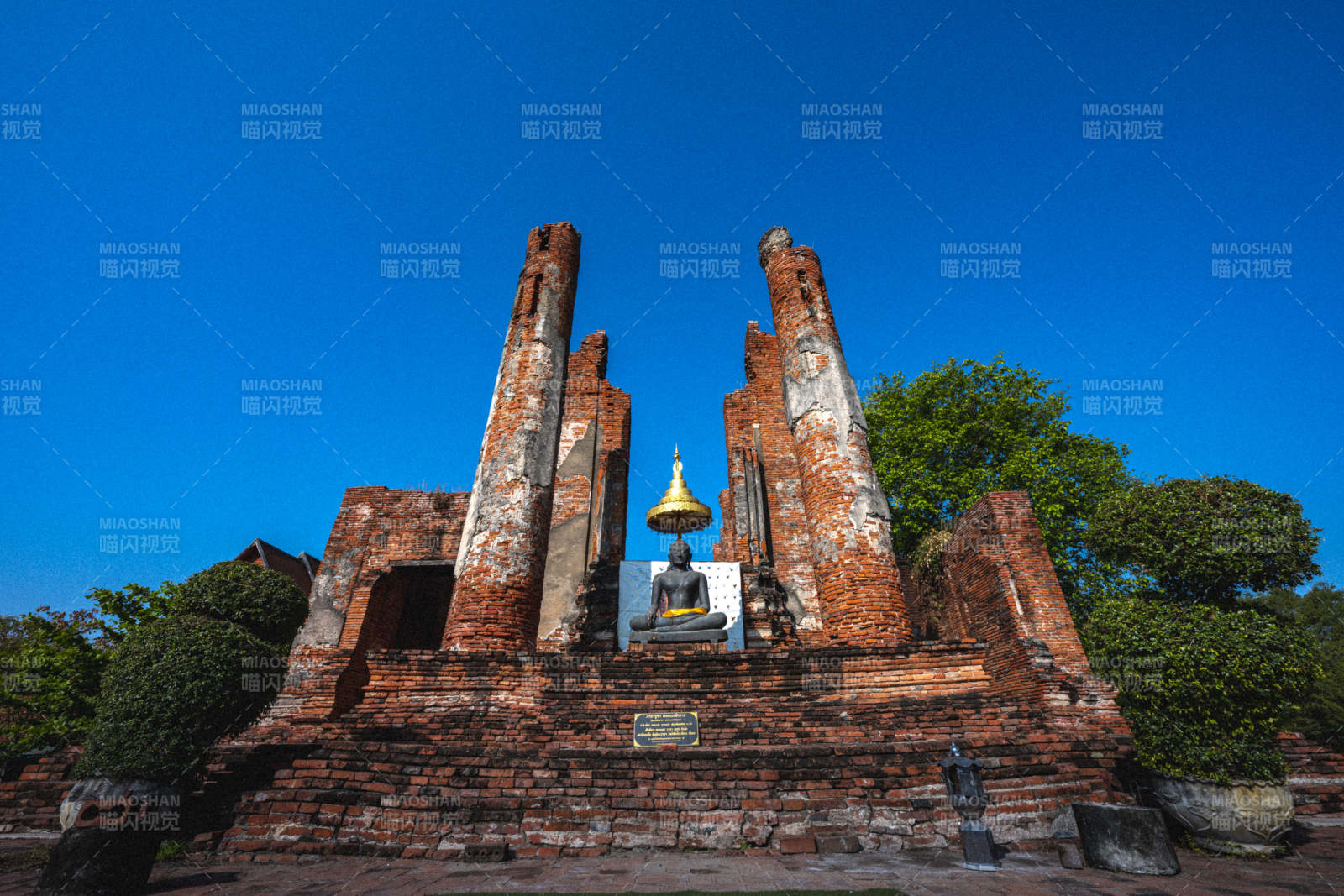 古塔佛像遗存图片