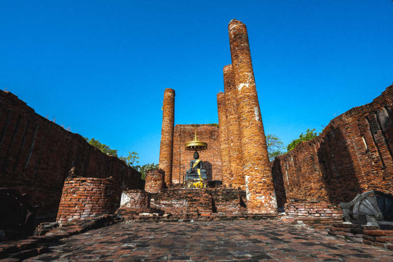 古塔遗址静谧景图片