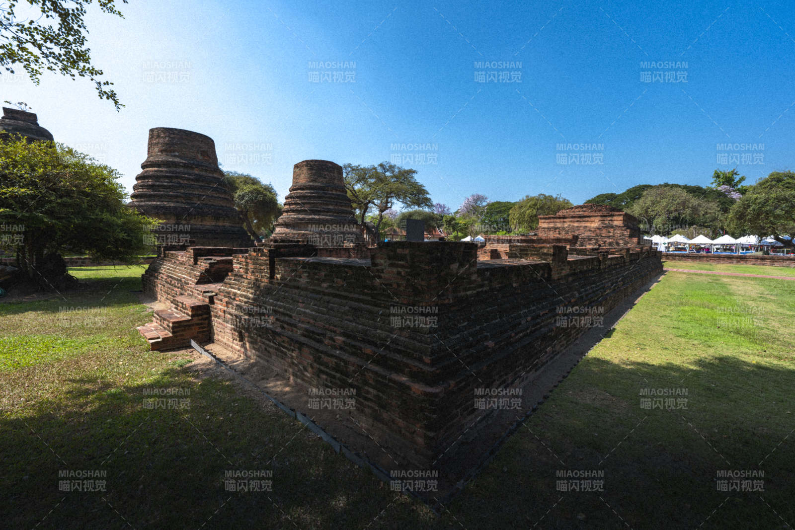 古塔遗址静谧风光图片