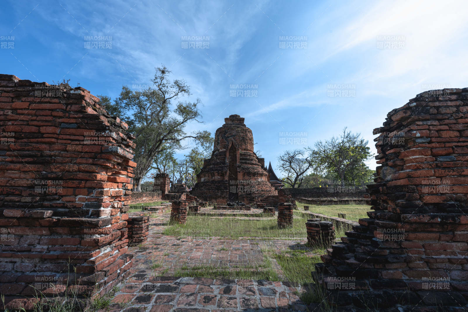古塔遗迹静谧景图片