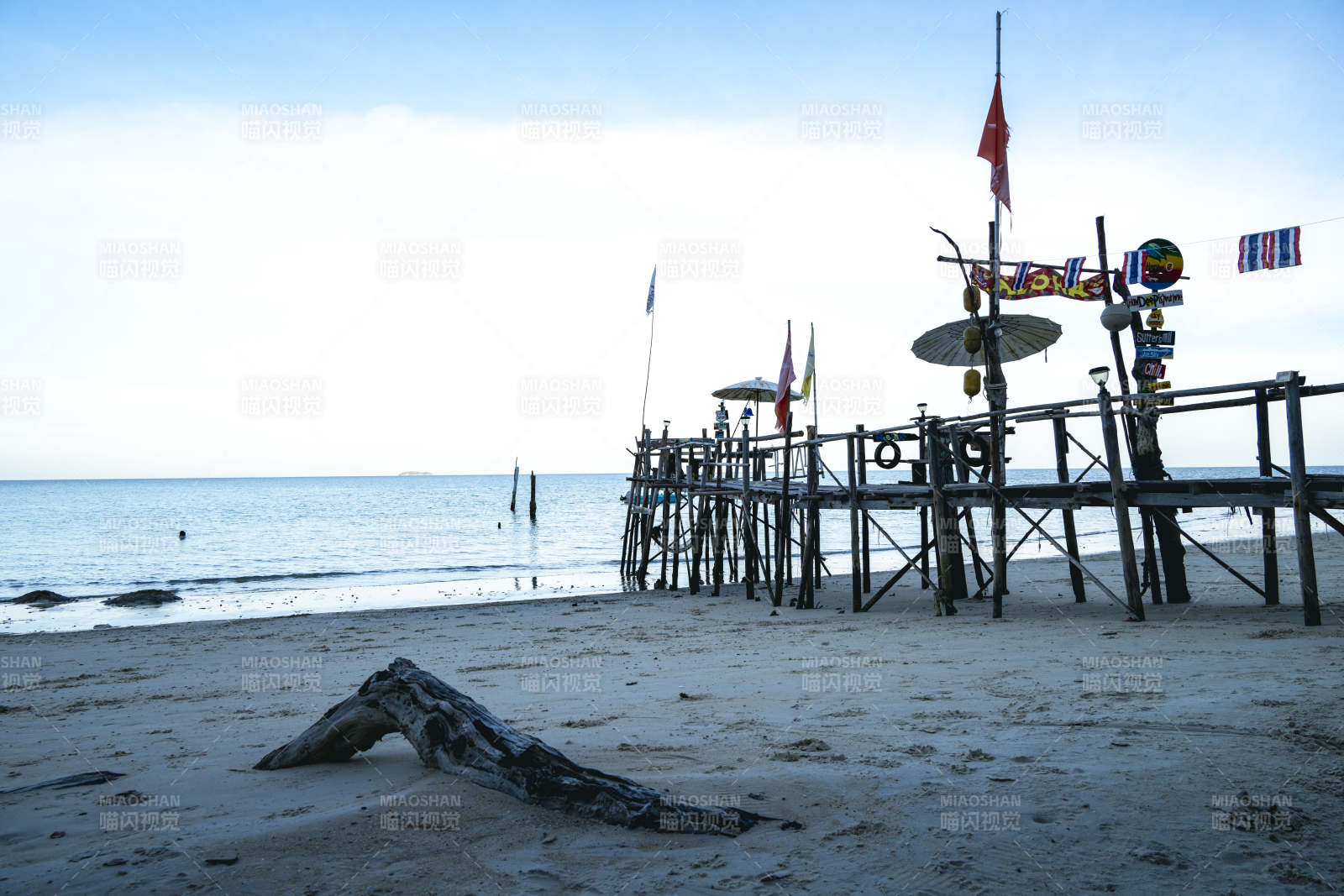 海边栈桥风光图片