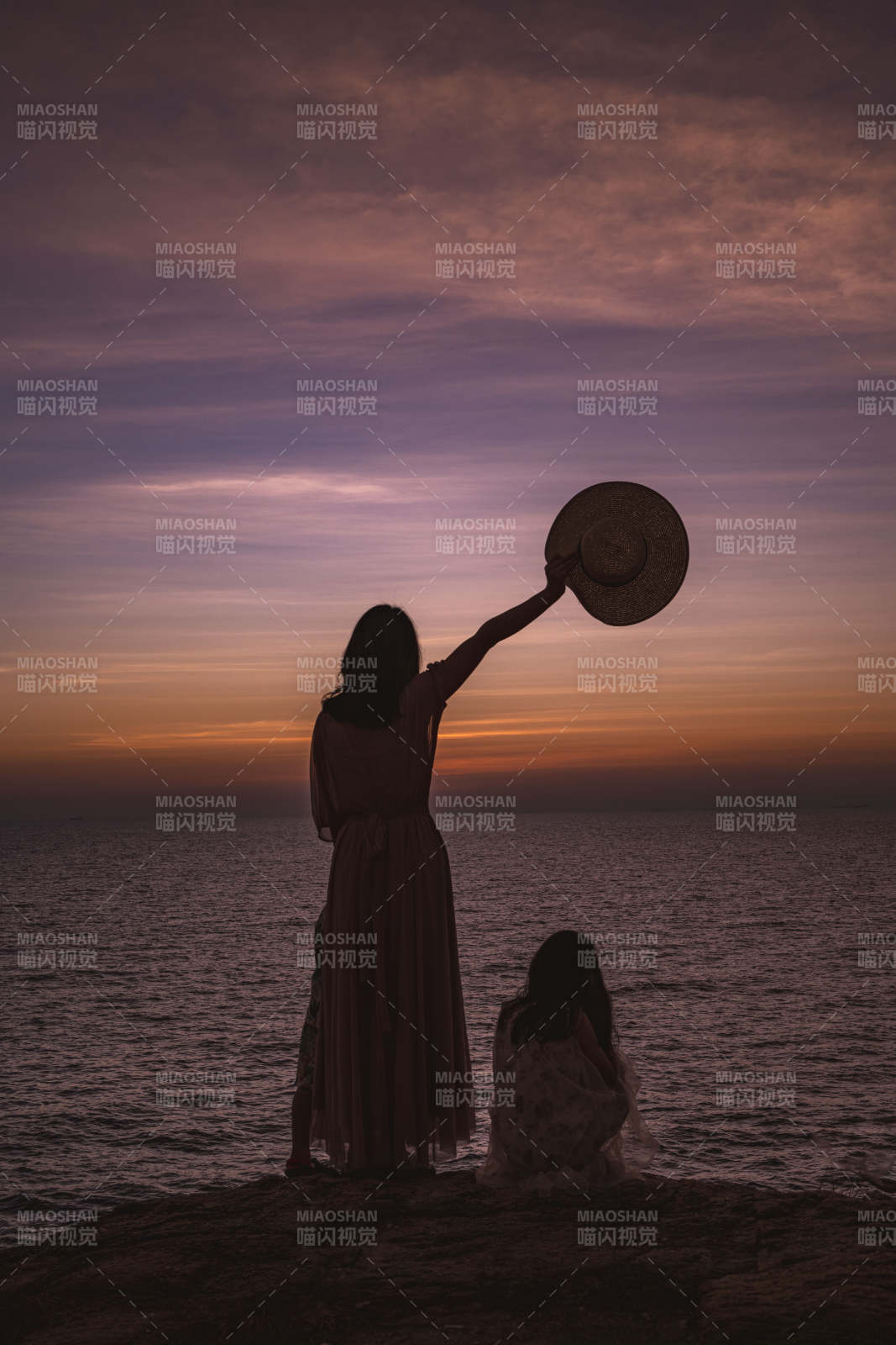 暮色海边剪影图片