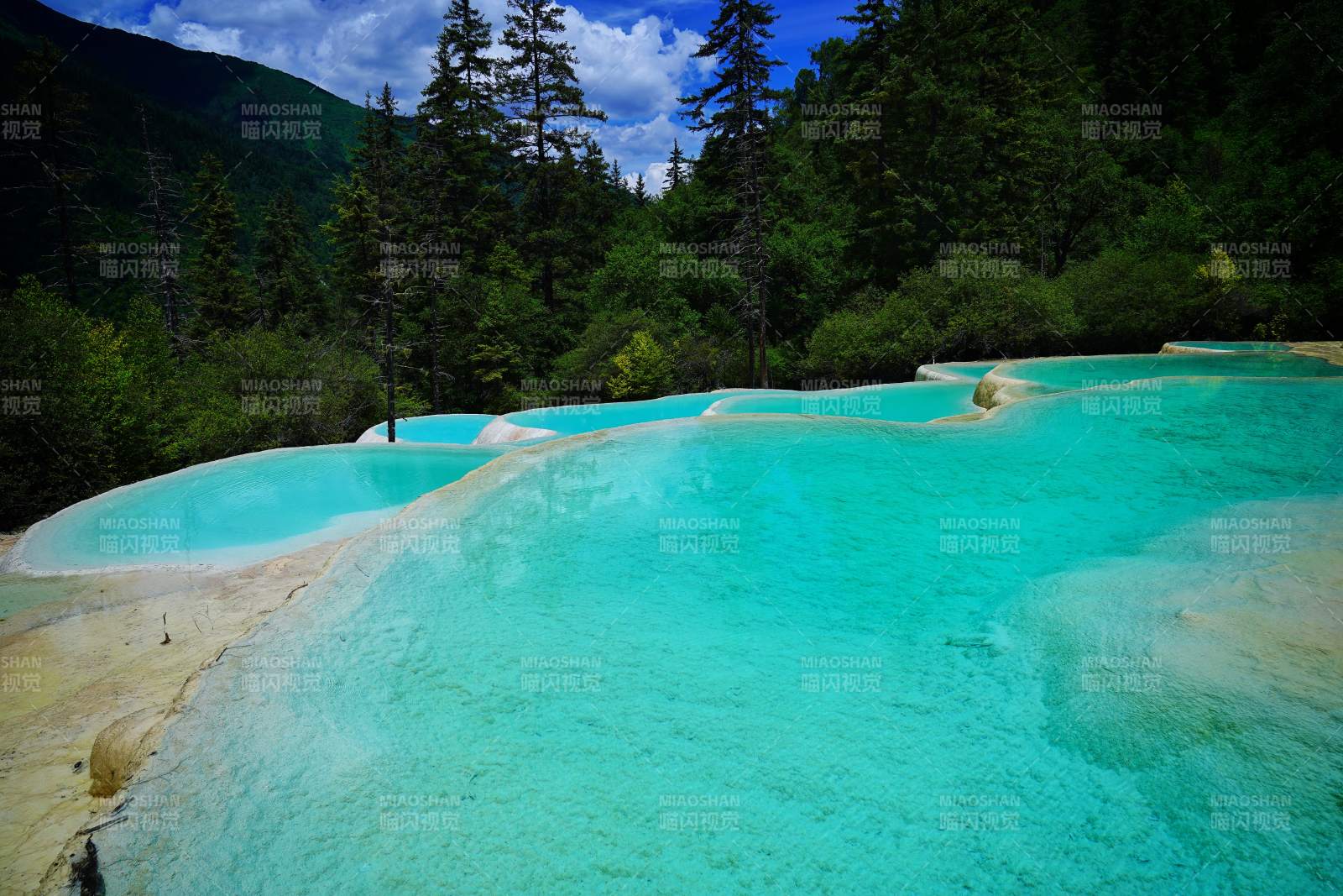 神仙池碧水清潭图片