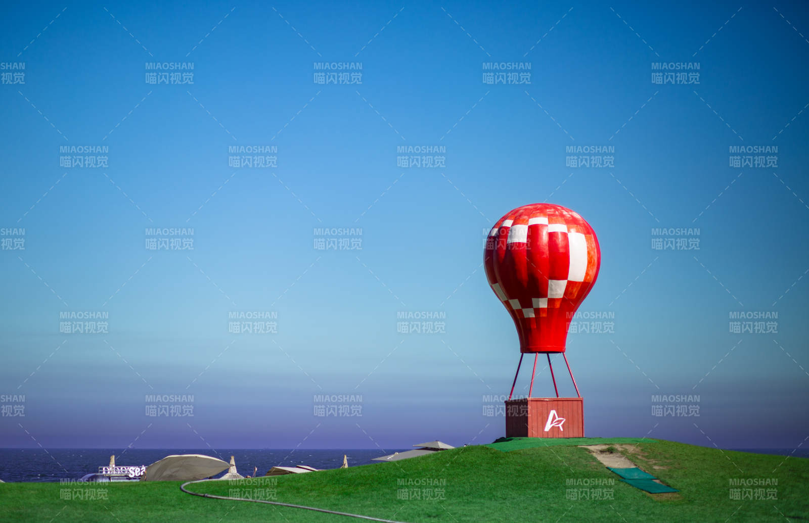 海边的热气球图片