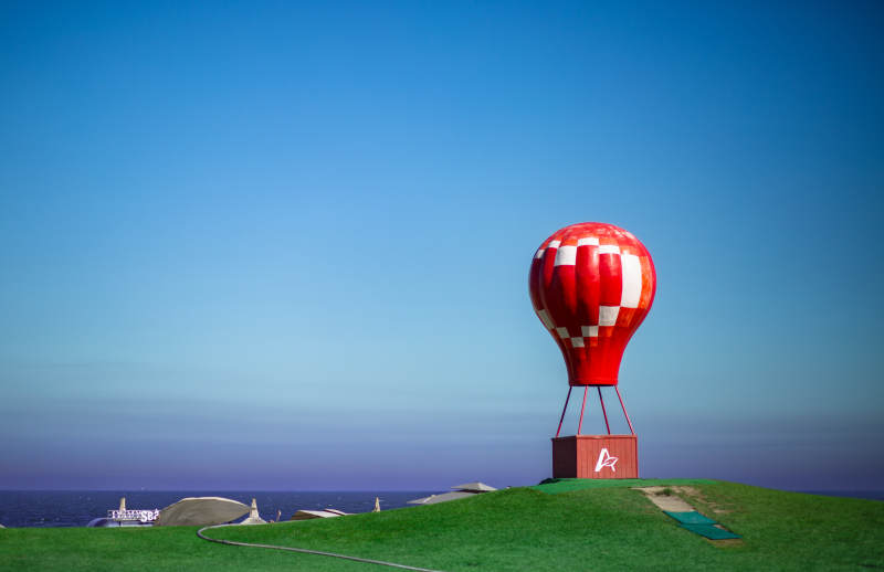 海边的热气球图片