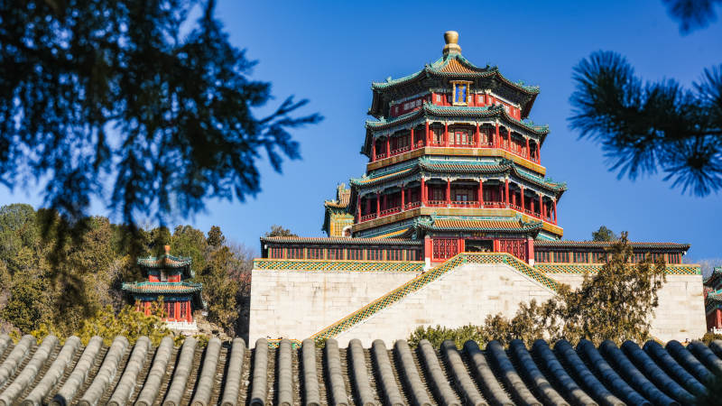 古塔映蓝天图片