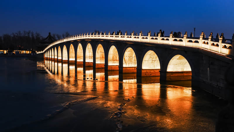 十七孔桥夜景图片