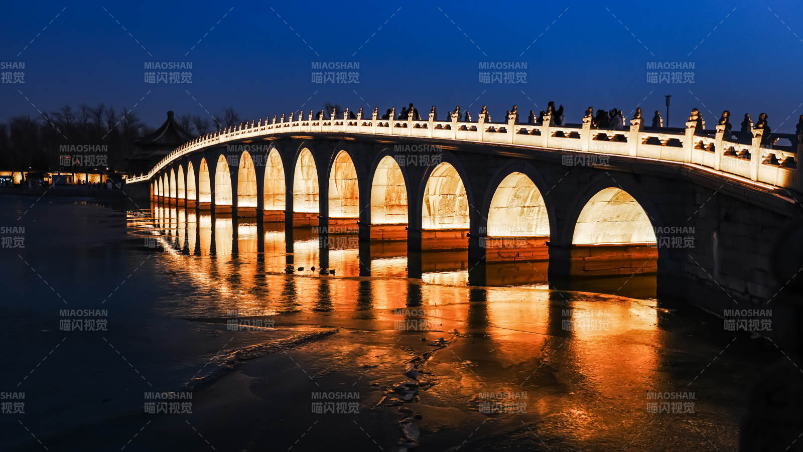 十七孔桥夜景图片