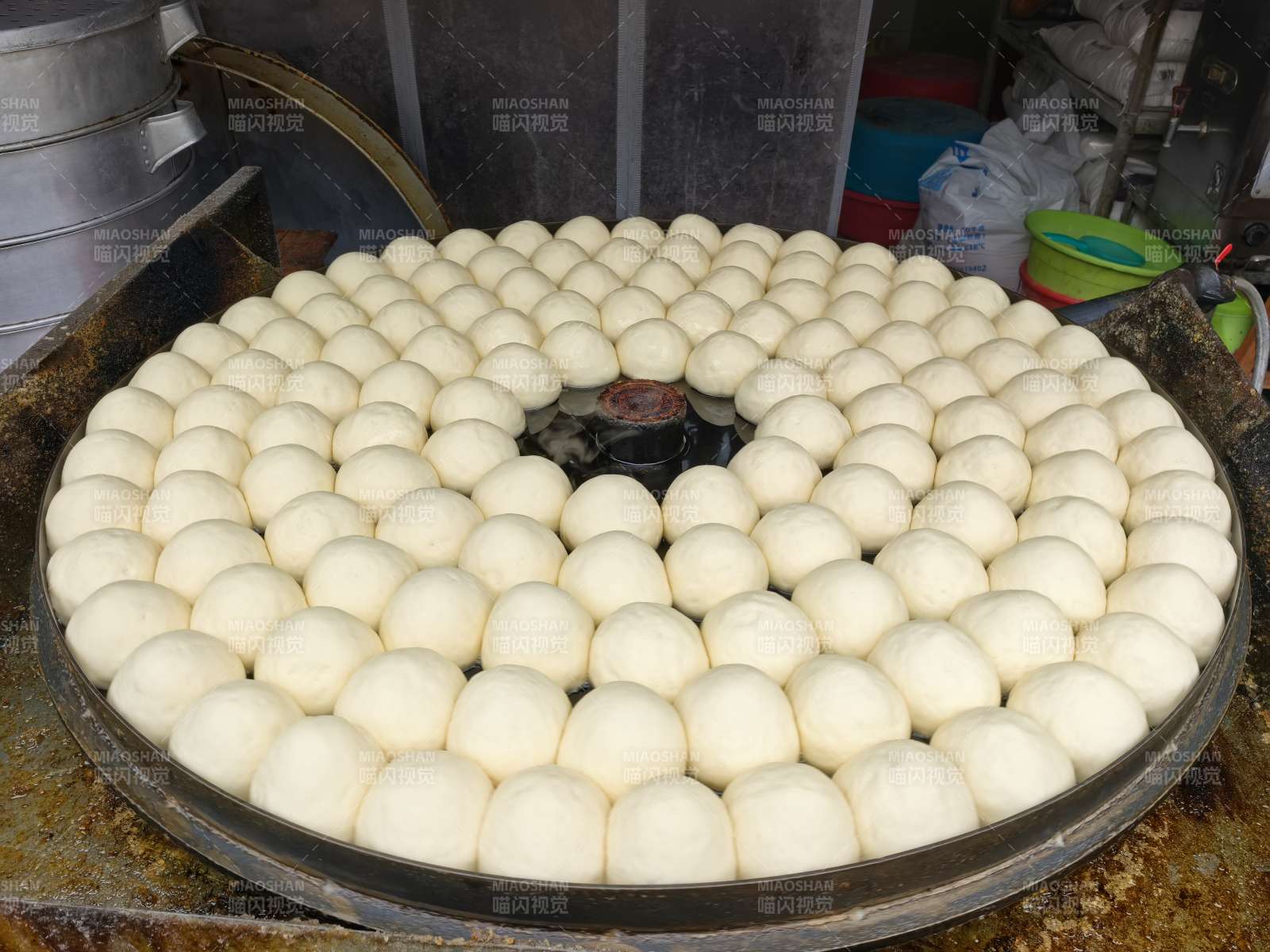 整齐排列的馒头图片