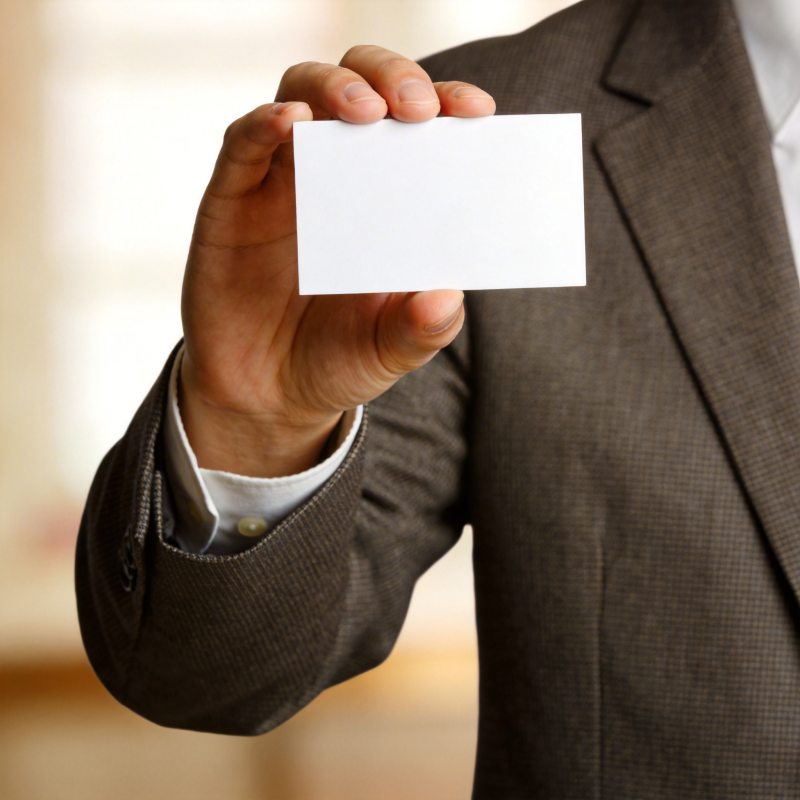 商务人士展示名片图片