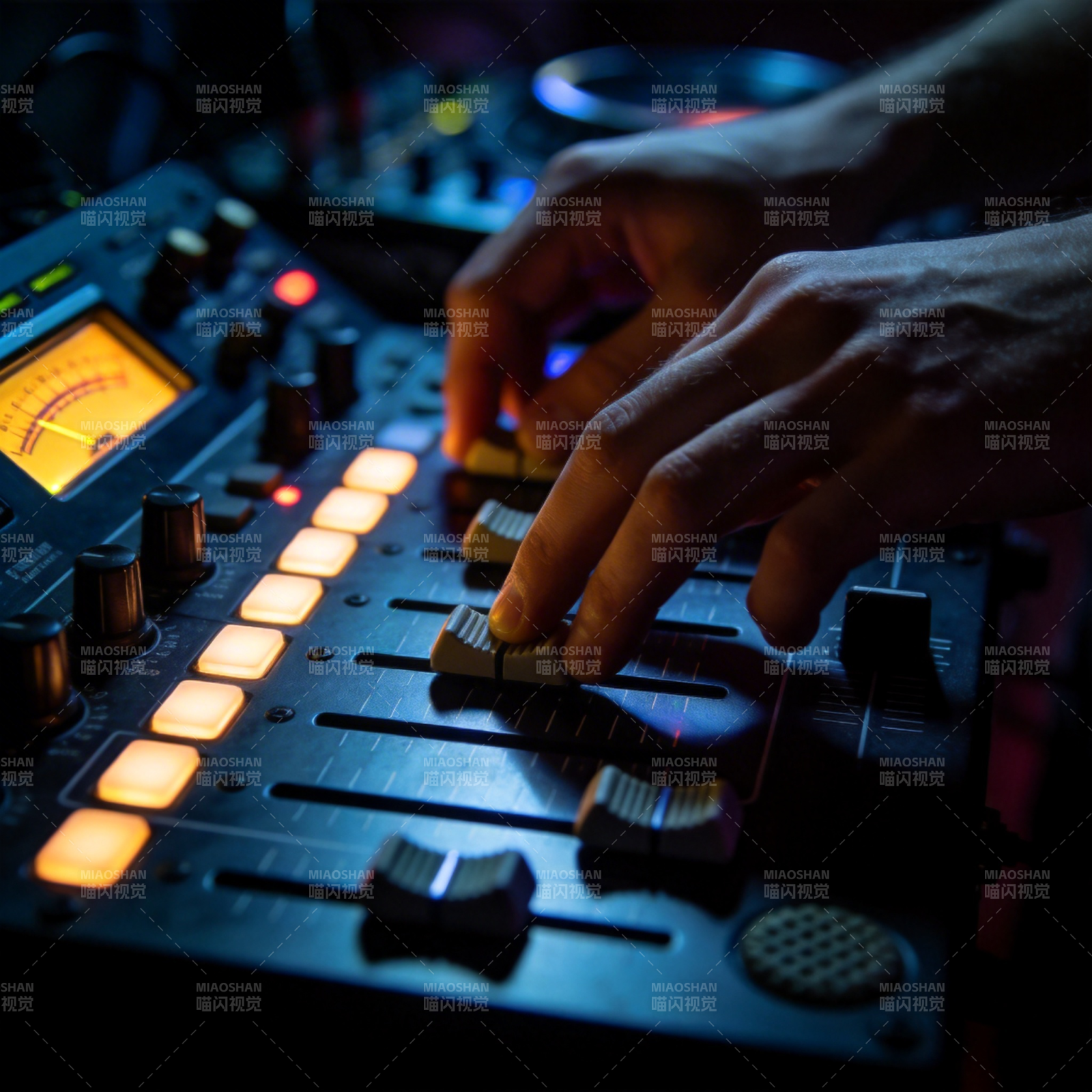 DJ操控音轨图片