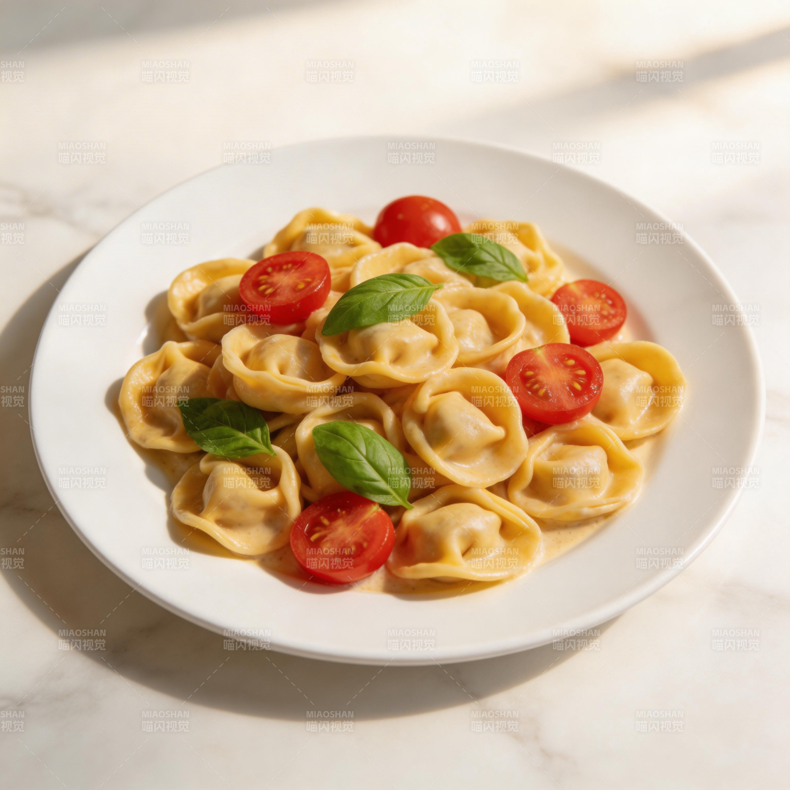 意式饺子配番茄图片