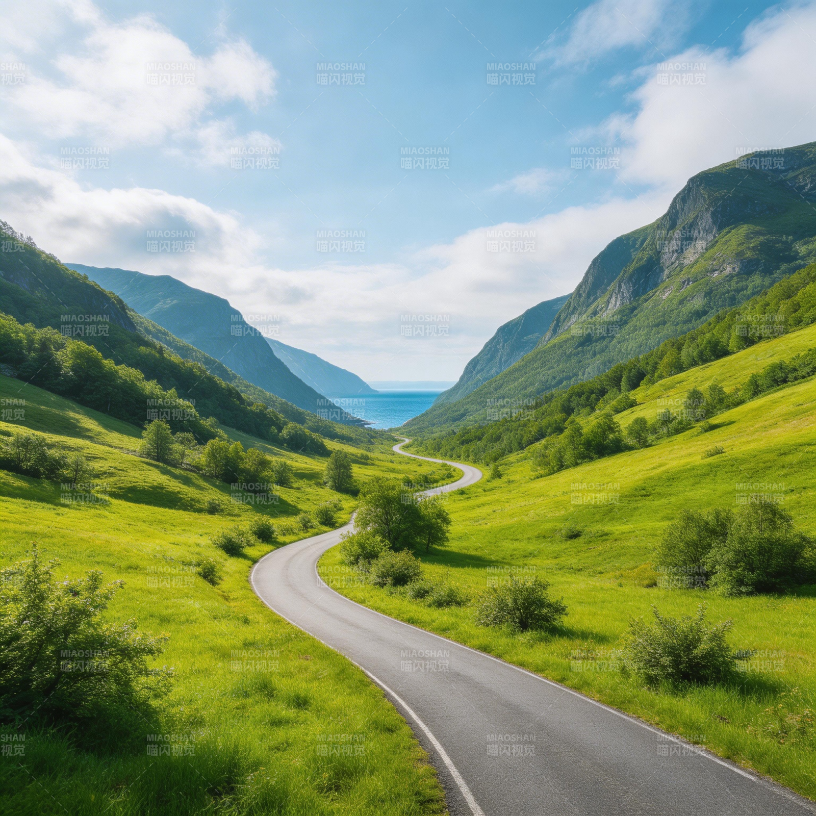 山间公路通向远方图片