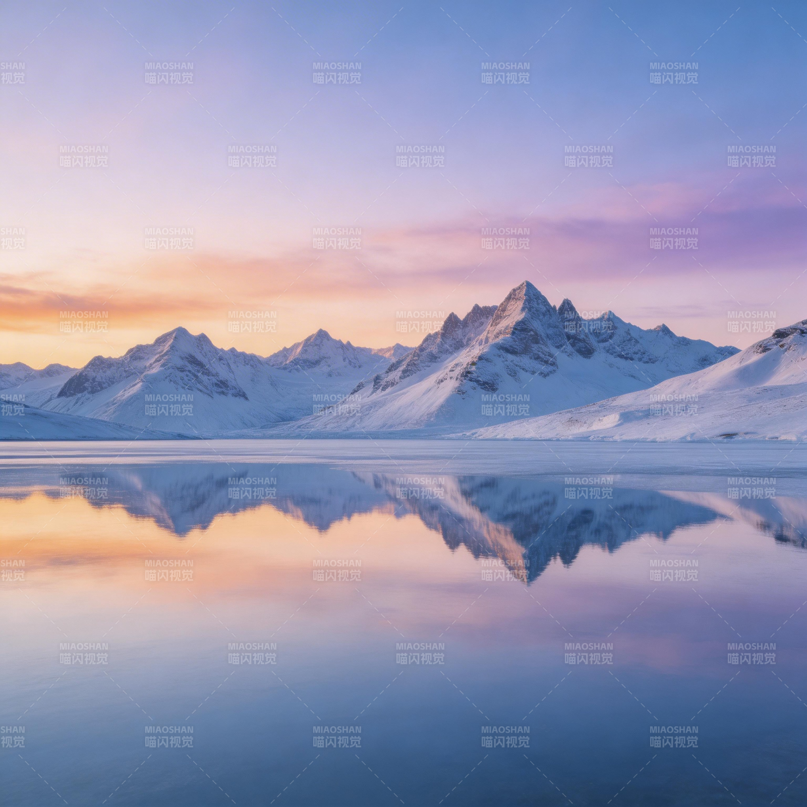 雪山倒影湖光图片