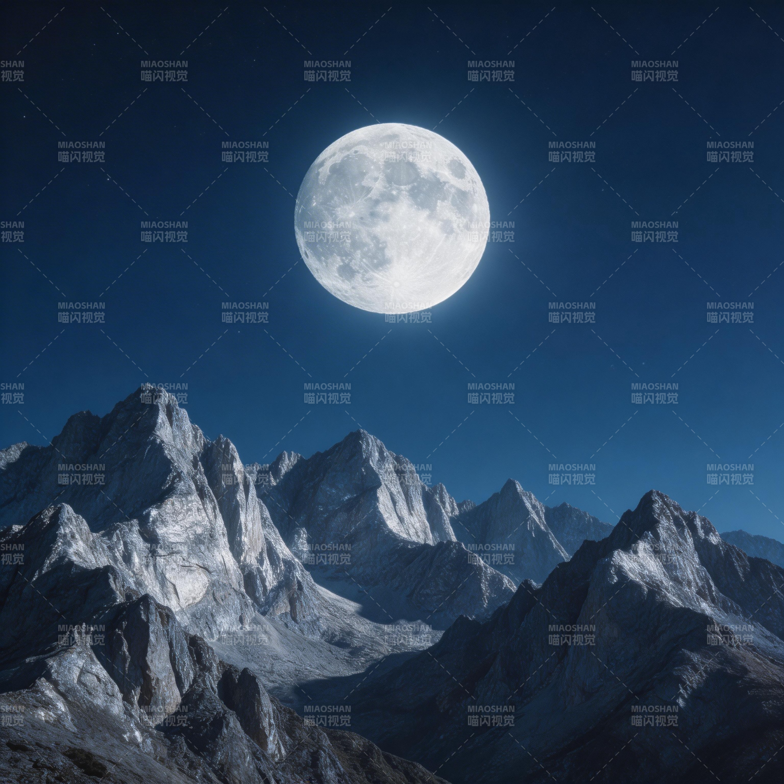 月照雪山图片