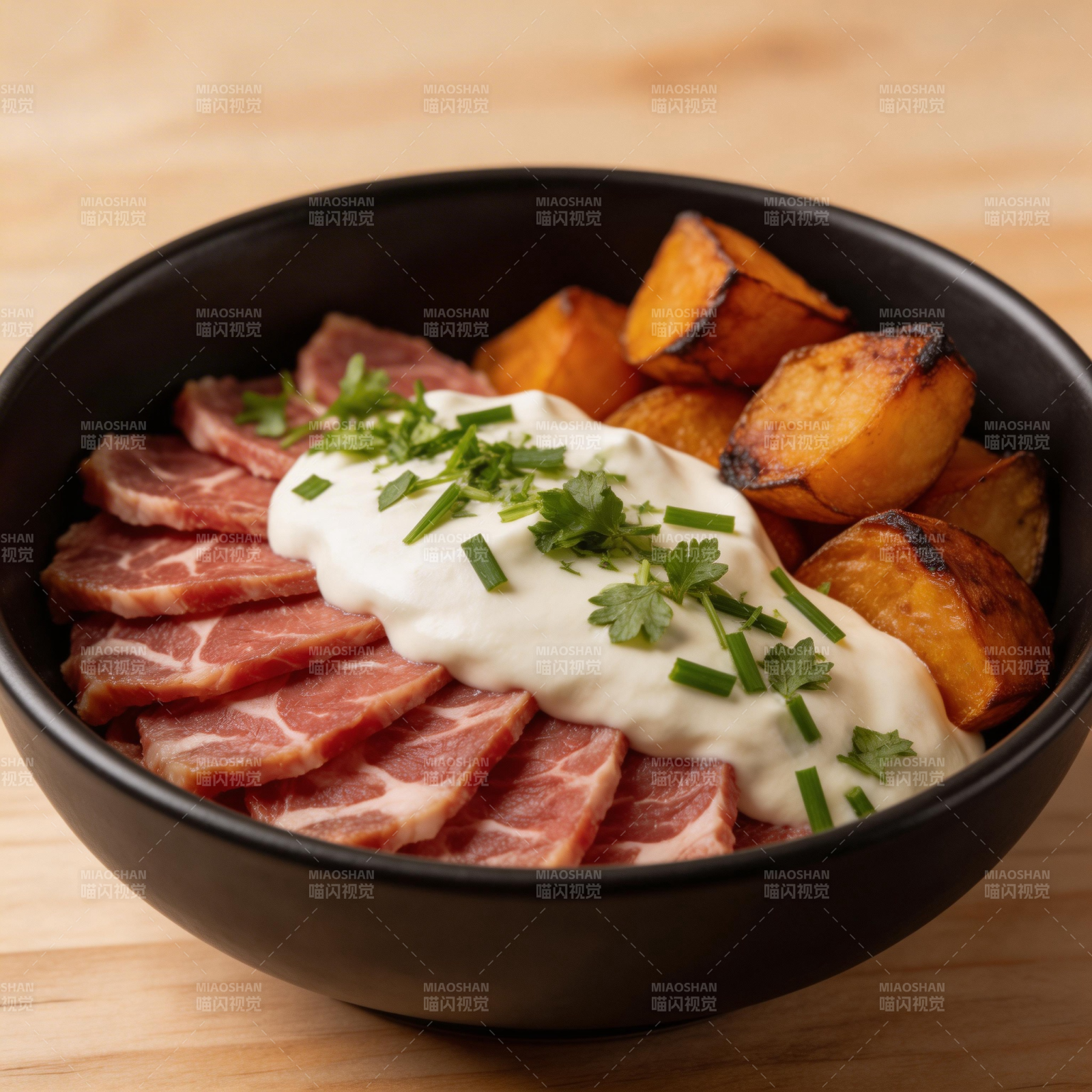 烤肉配酸奶酱图片