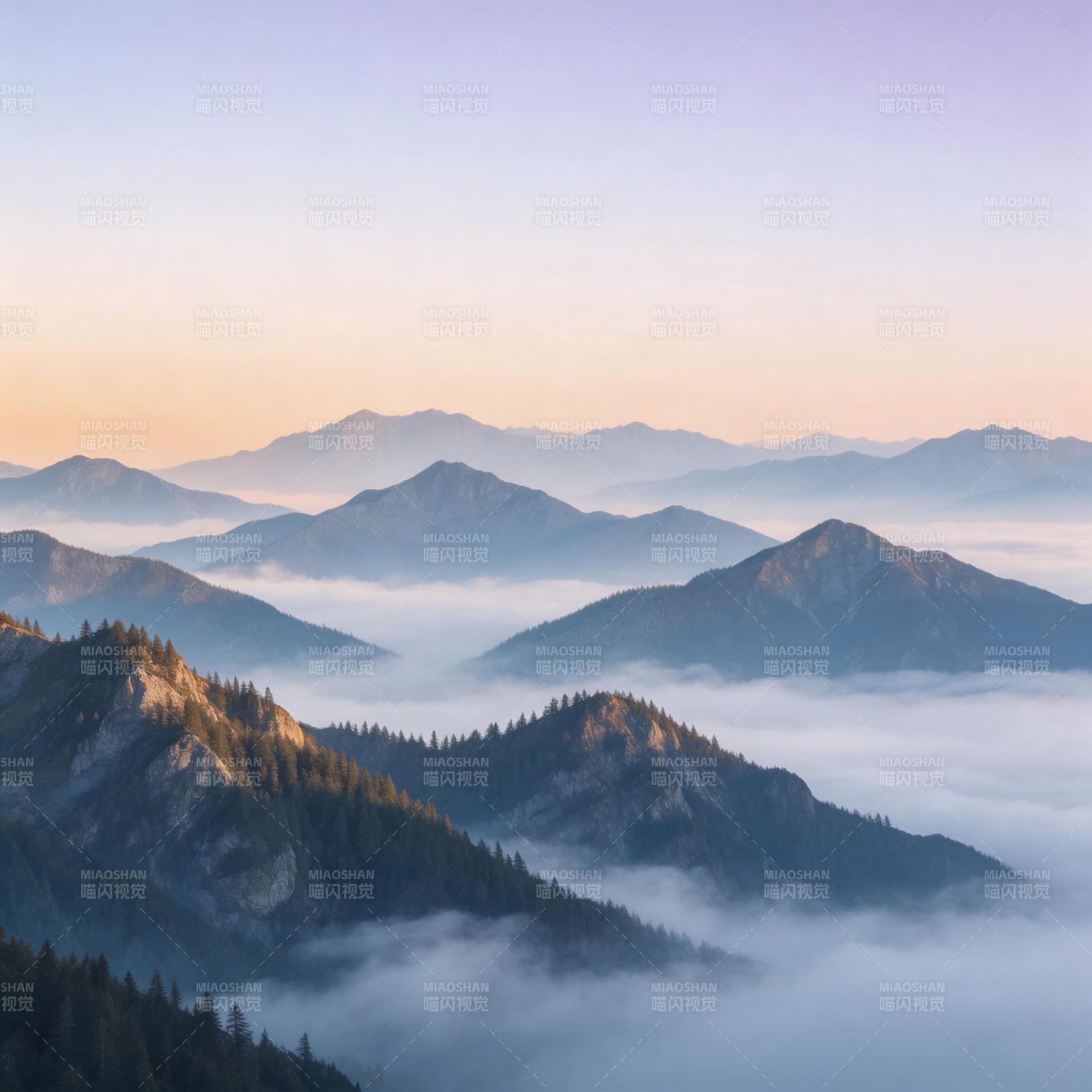 云海山峦晨曦图片