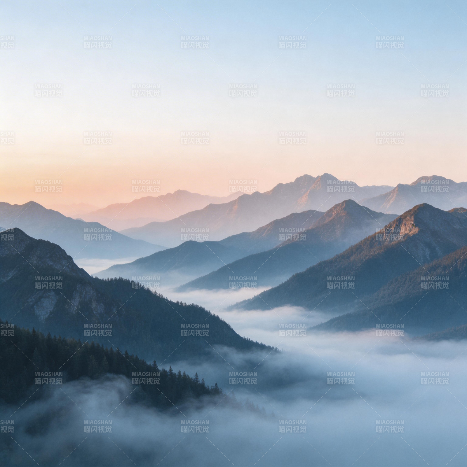 云海山峦晨曦图片