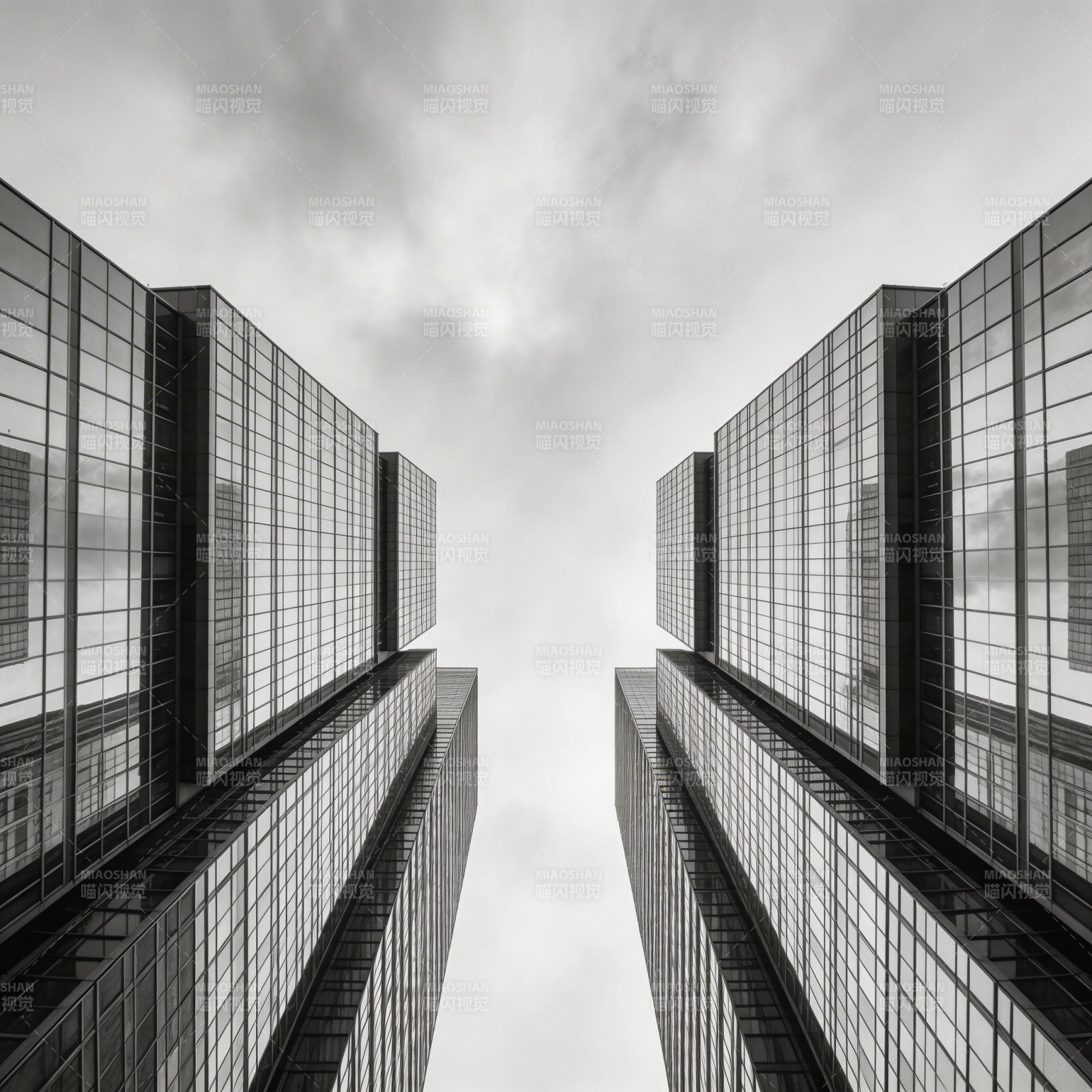 双塔对峙 云天相接图片