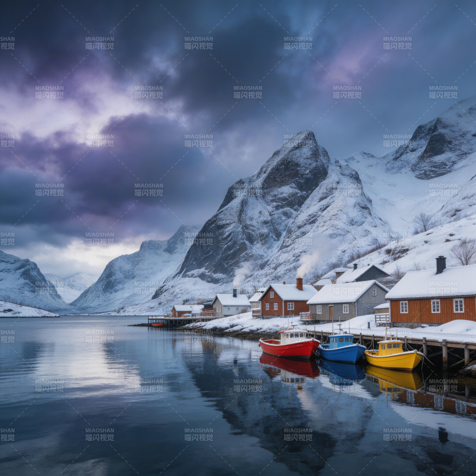 雪峰映湖畔 渔舟静泊图片