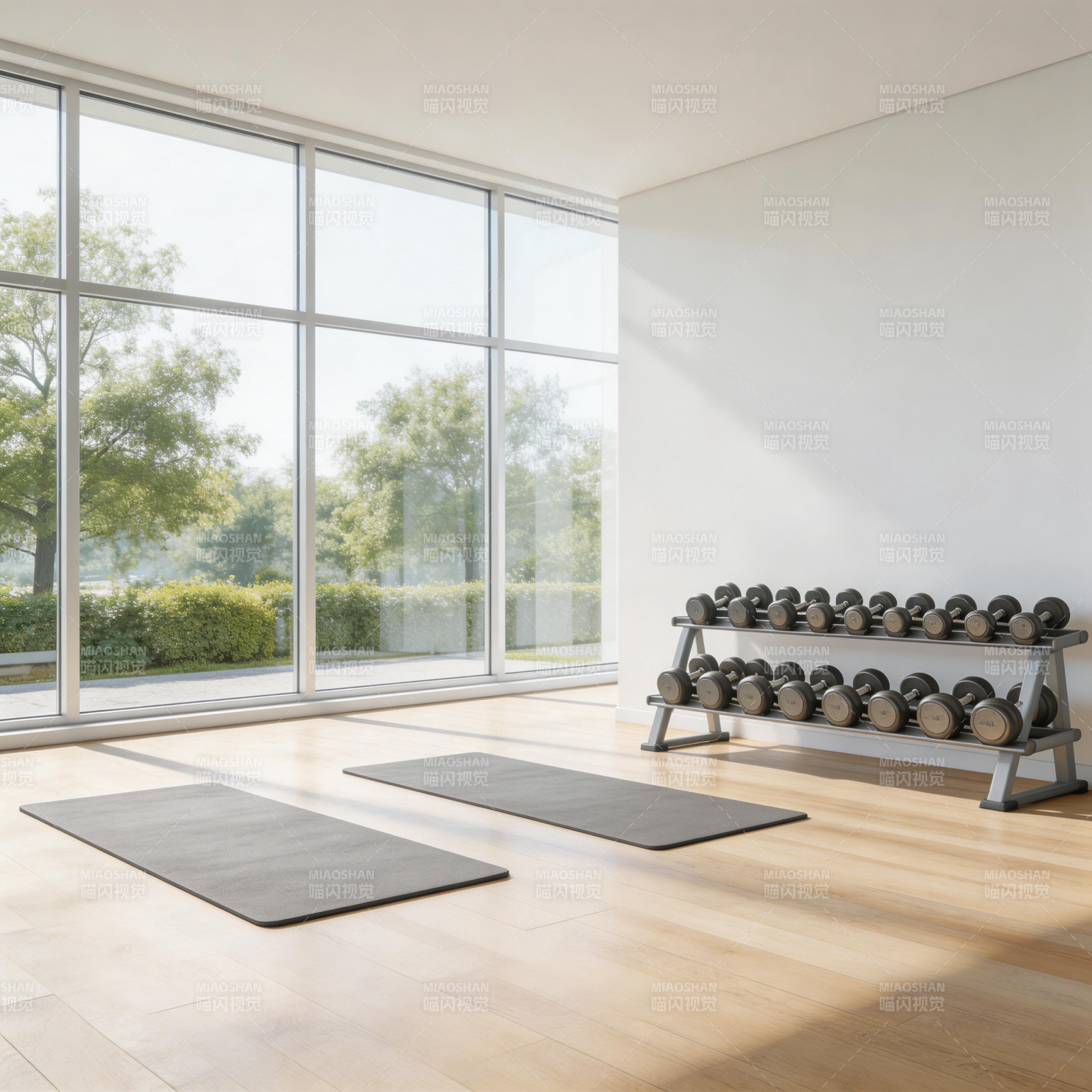 明亮健身房 静待锻炼图片