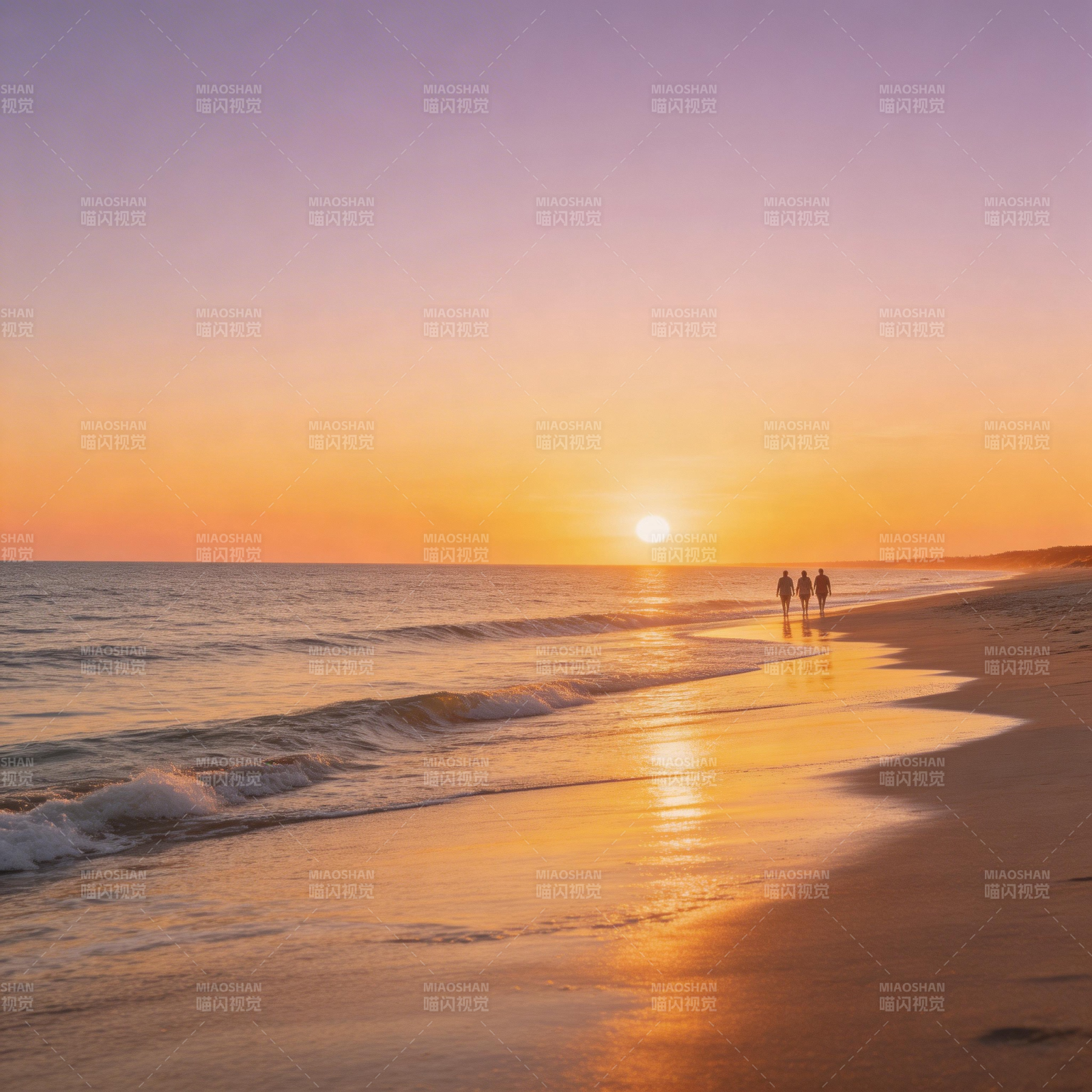夕阳海滩行图片