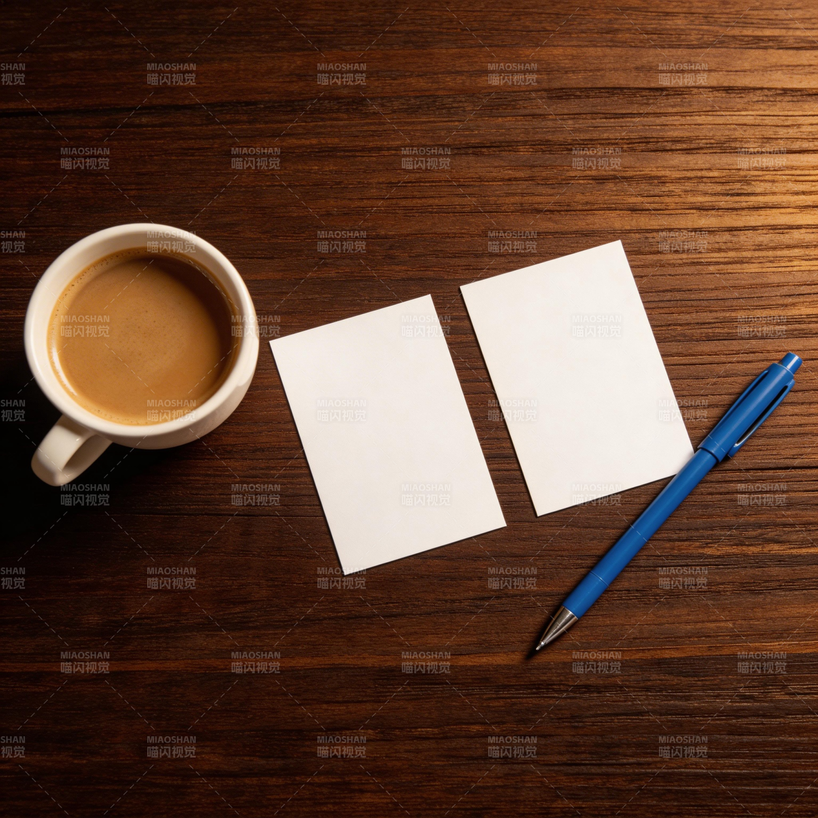 咖啡与纸笔静物图片