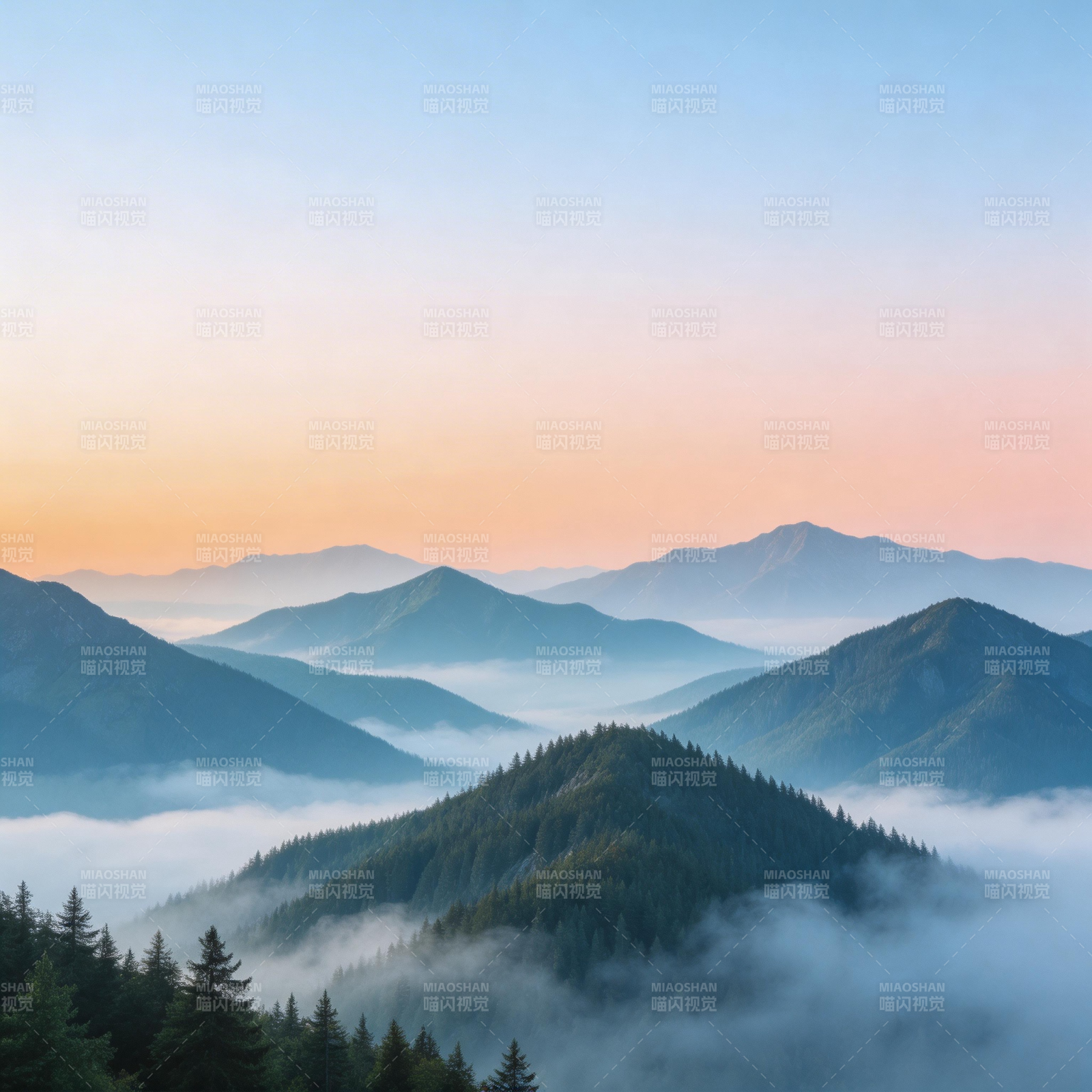 山雾晨曦图片