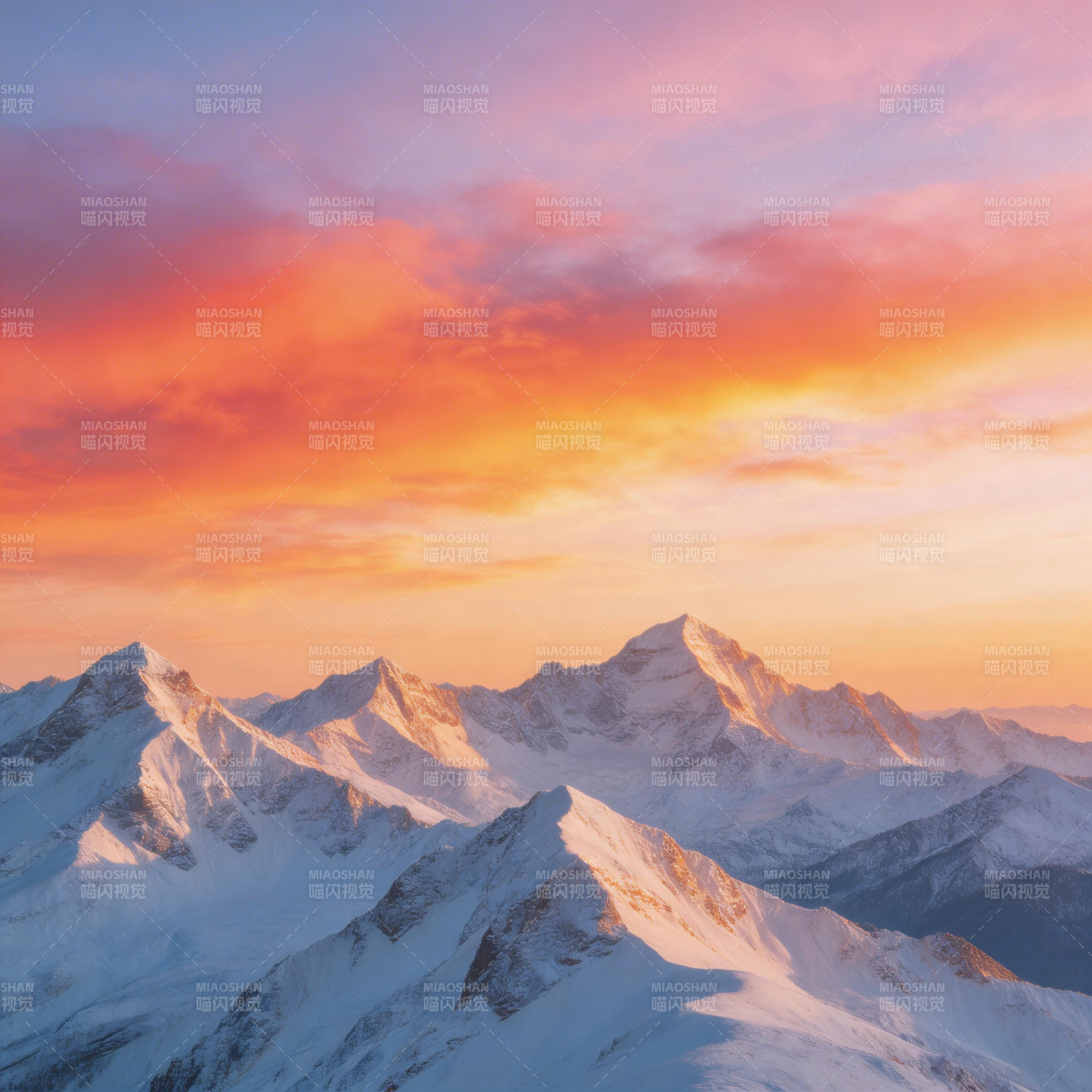 雪山日出美景图片