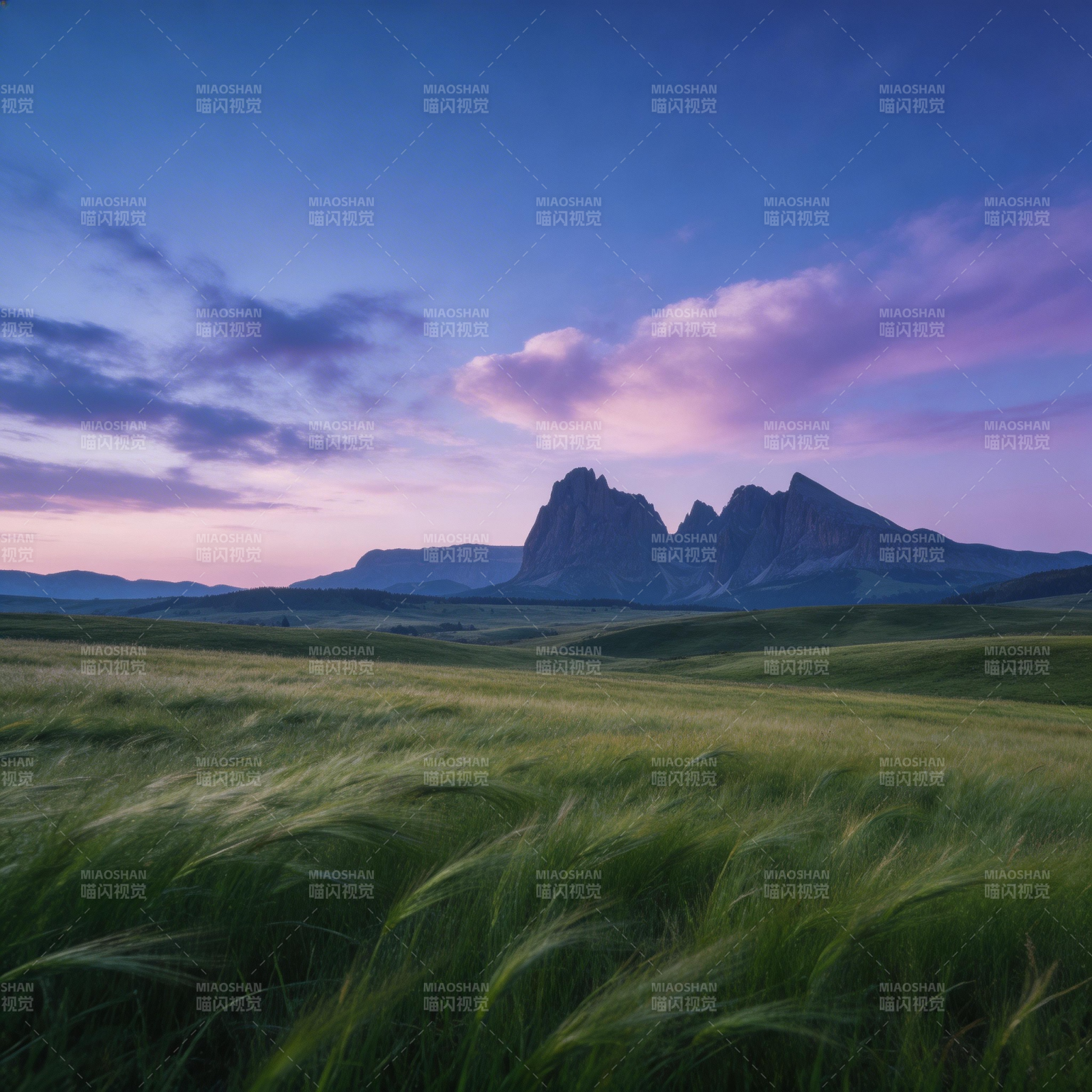 草原暮色山影图片