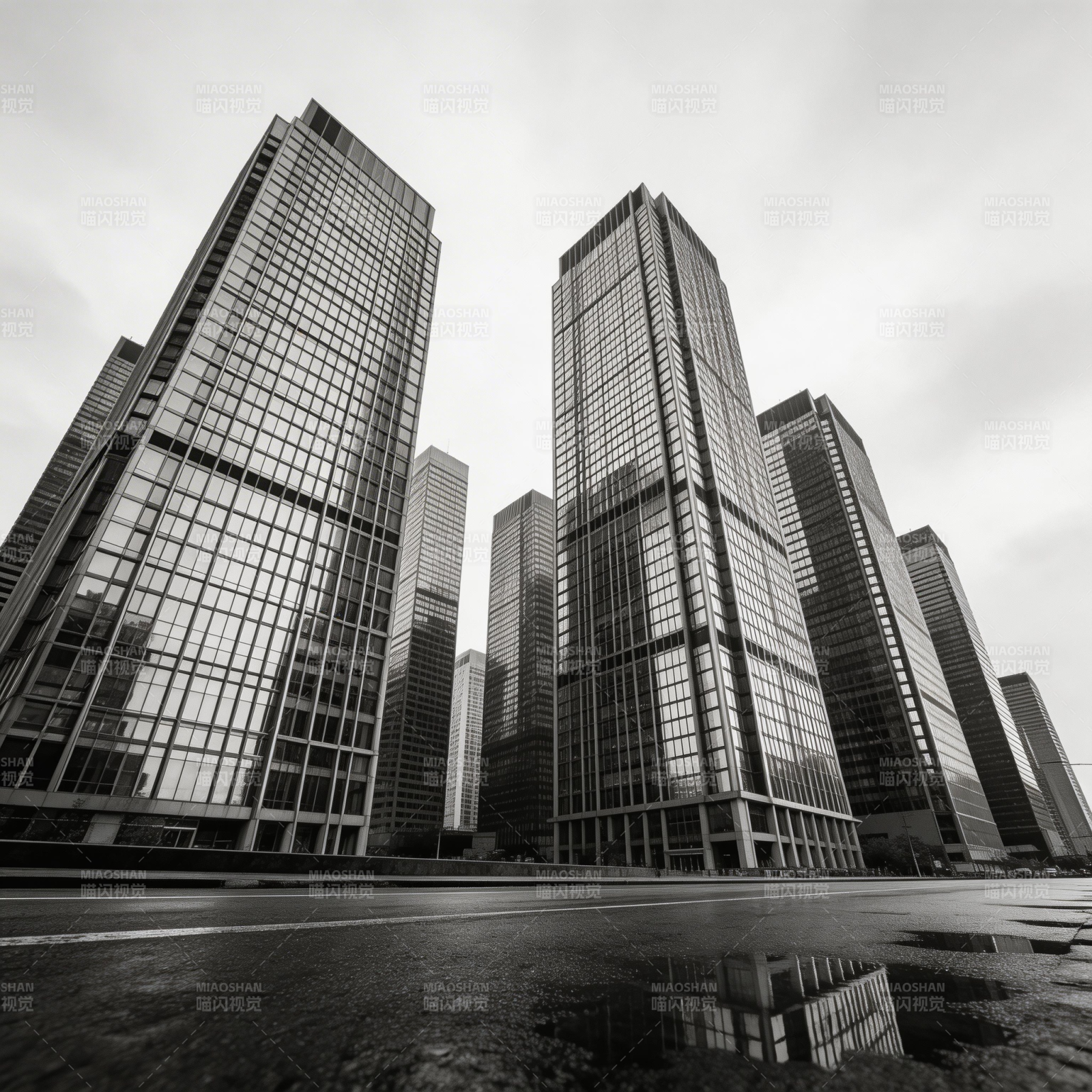 都市高楼倒影图片