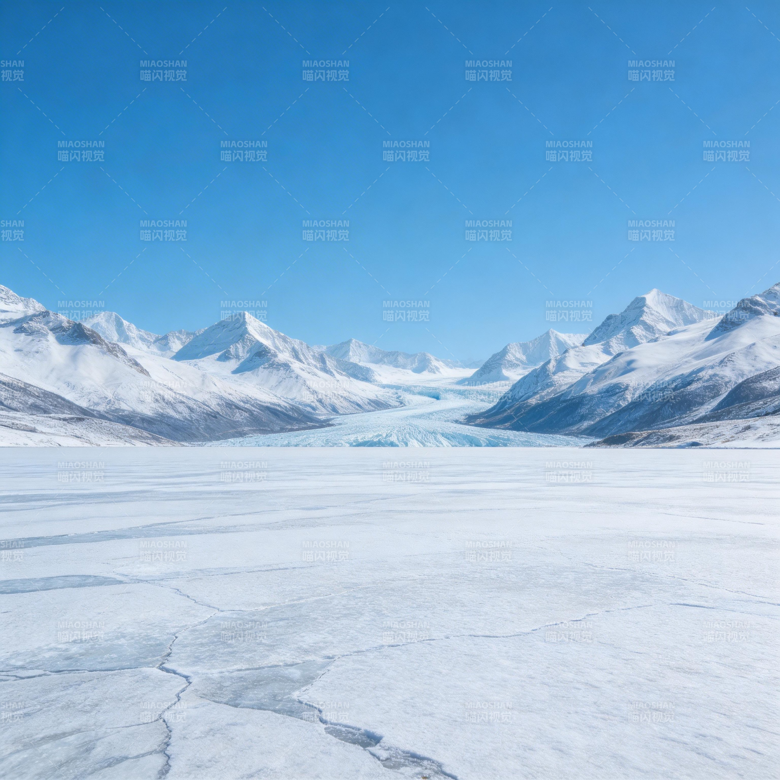 冰雪覆盖的壮丽山景图片