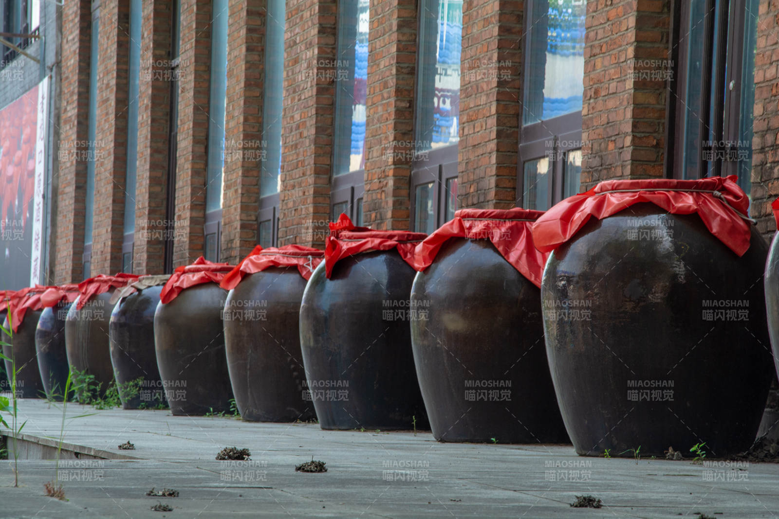 红布盖陶罐图片