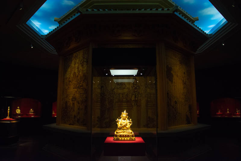 金佛宝座展柜图片