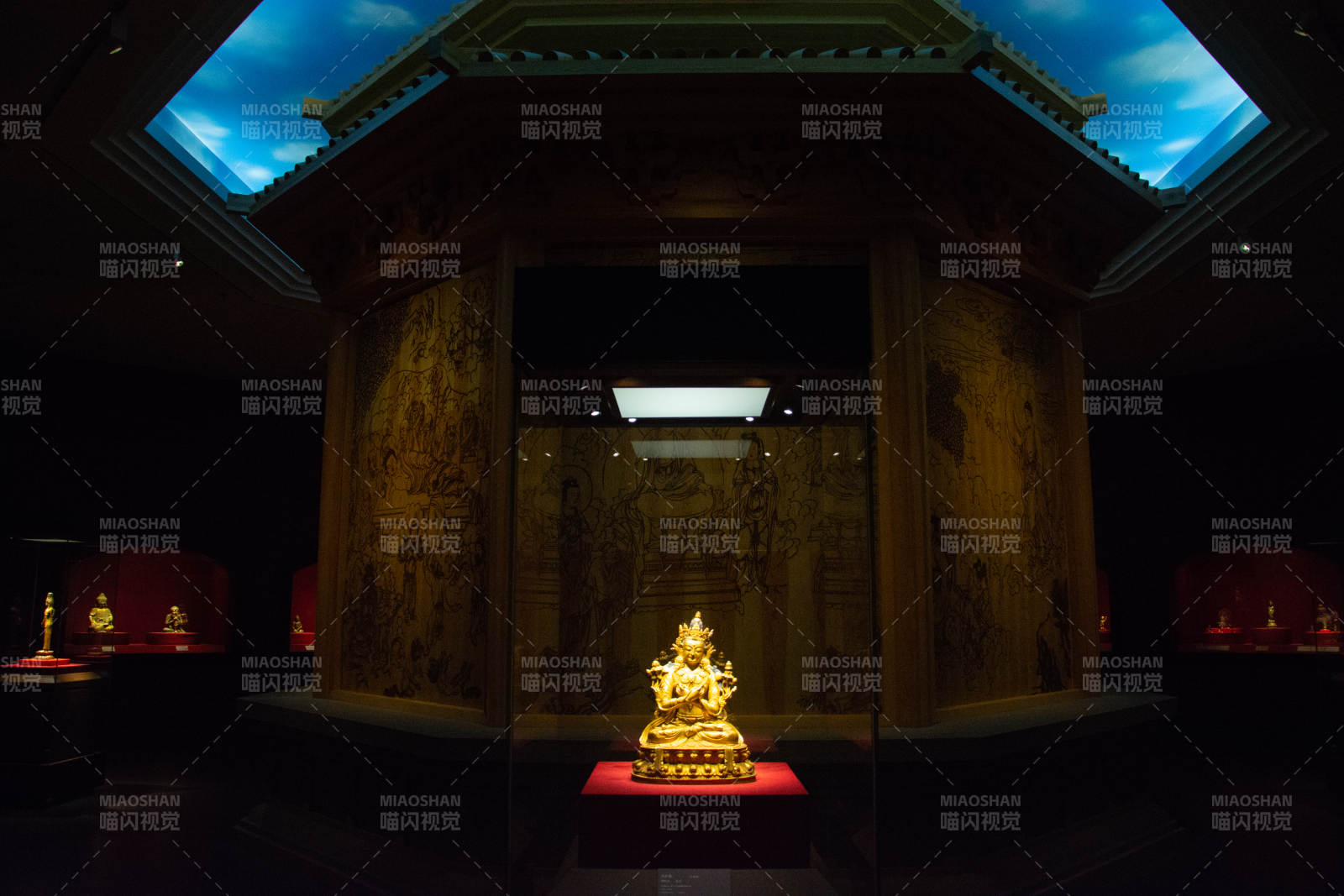 金佛宝座展柜图片