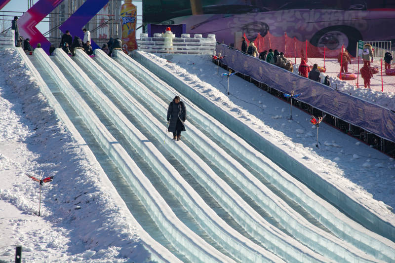 雪道滑行乐翻天图片