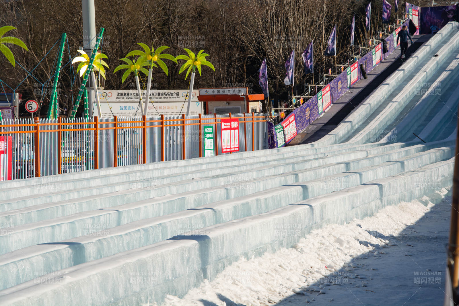 冰雪滑道赛道图片