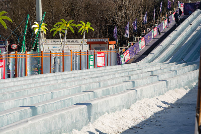 冰雪滑道赛道图片