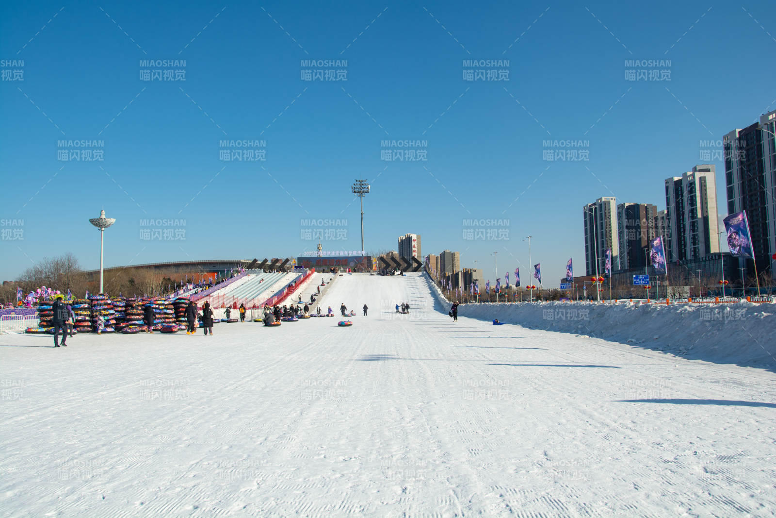 雪地滑道欢乐多图片