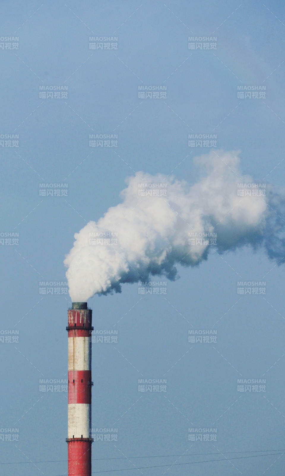 烟囱冒烟图片