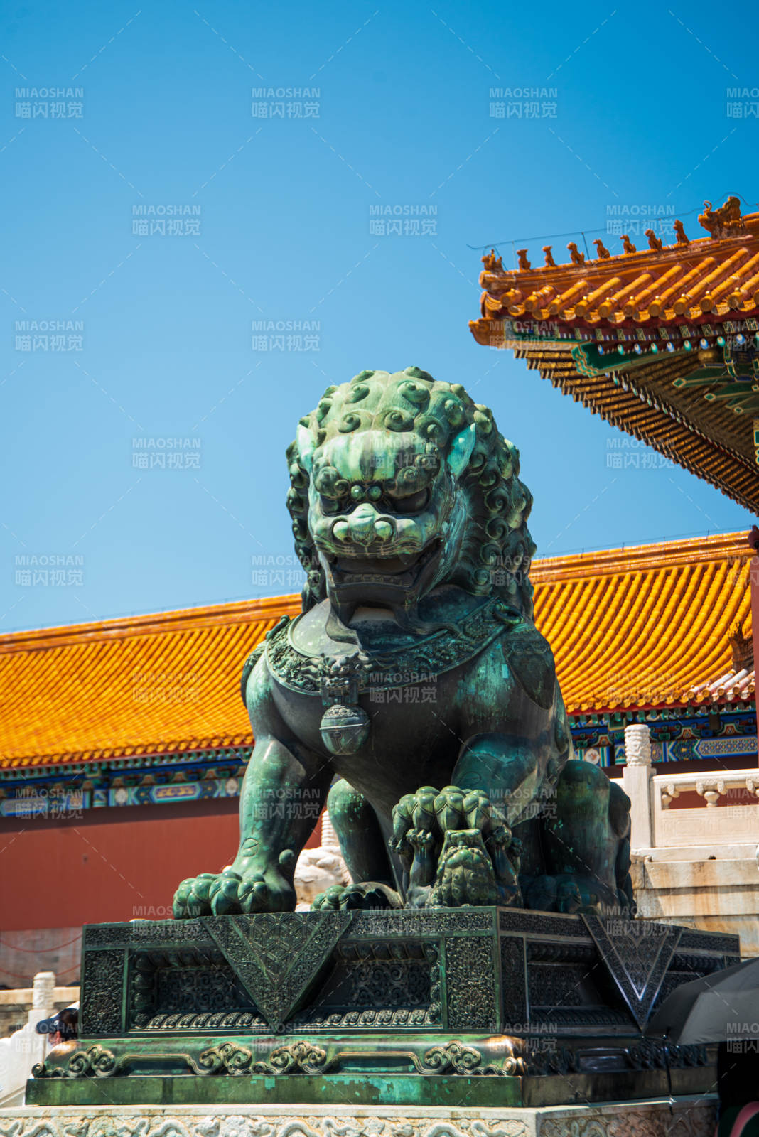 故宫铜狮守门图片